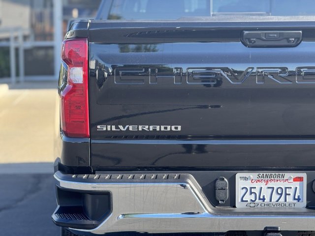2025 Chevrolet Silverado 1500 LT photo 3