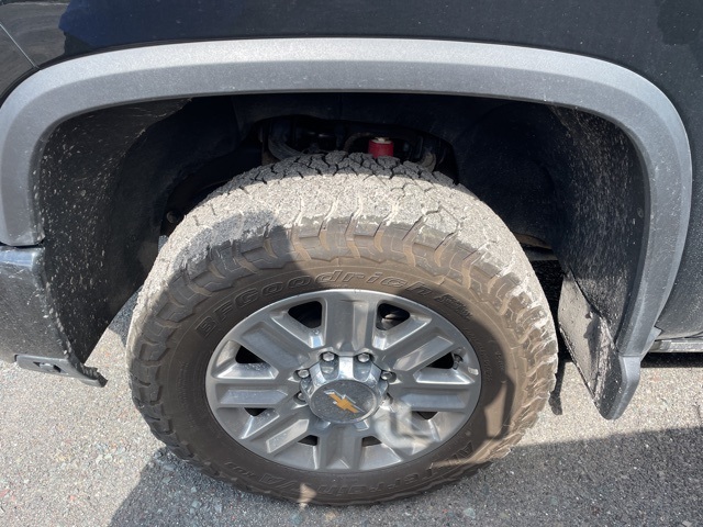 2025 Chevrolet Silverado 2500HD photo 2