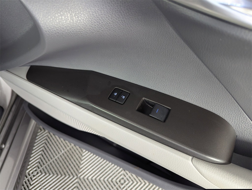 2022 Toyota Camry SE photo 32