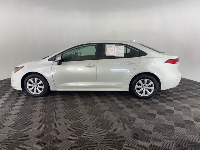 2025 Toyota Corolla LE photo 4