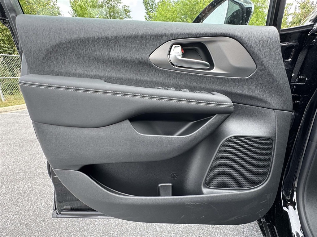 2026 Chrysler Voyager LX photo 24