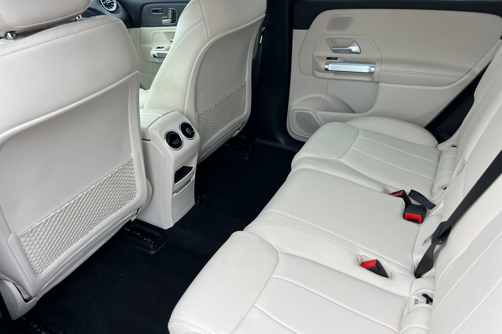 2023 Mercedes Benz EQB 300 4MATIC photo 4