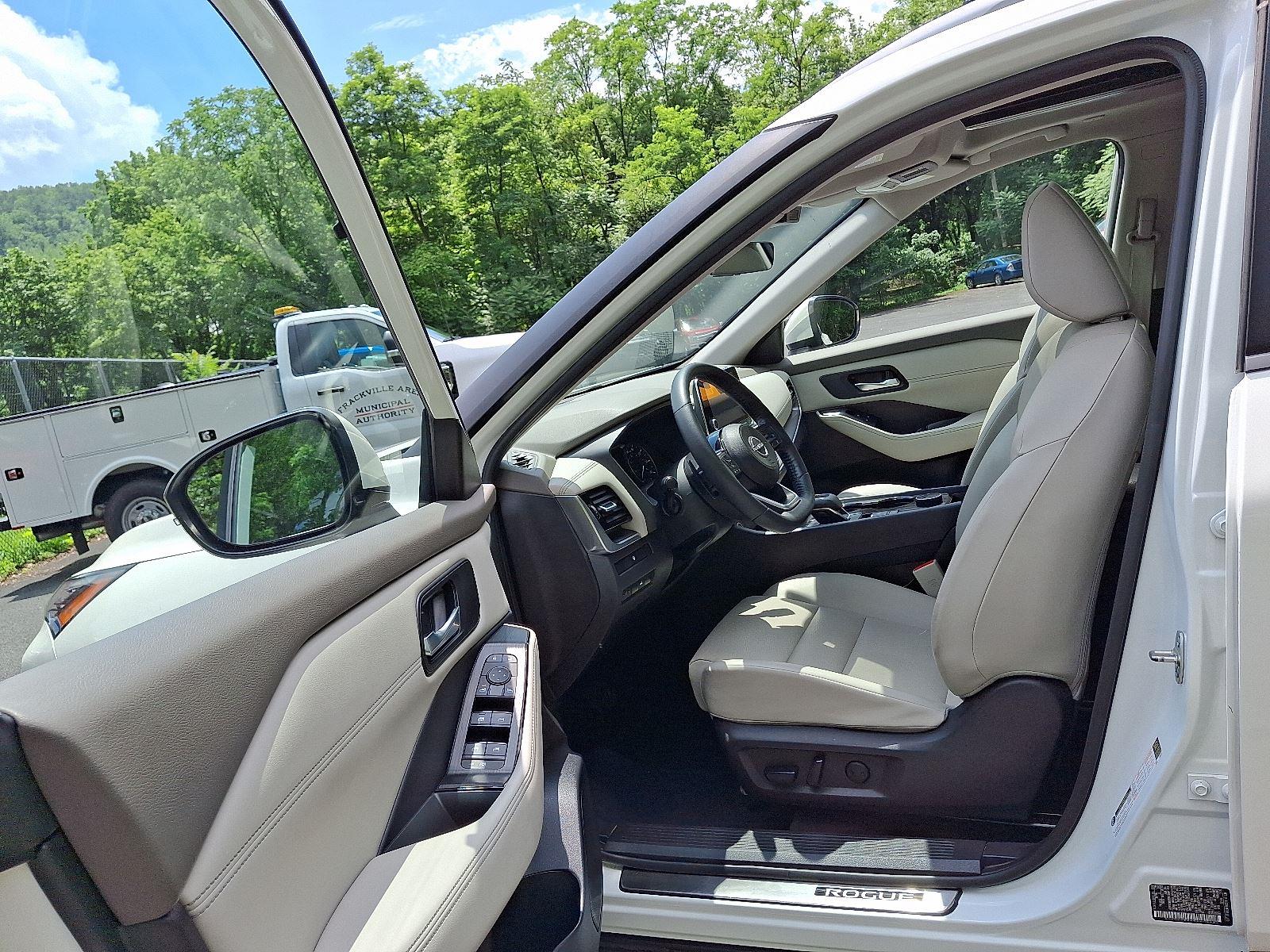 2022 Nissan Rogue SV photo 13