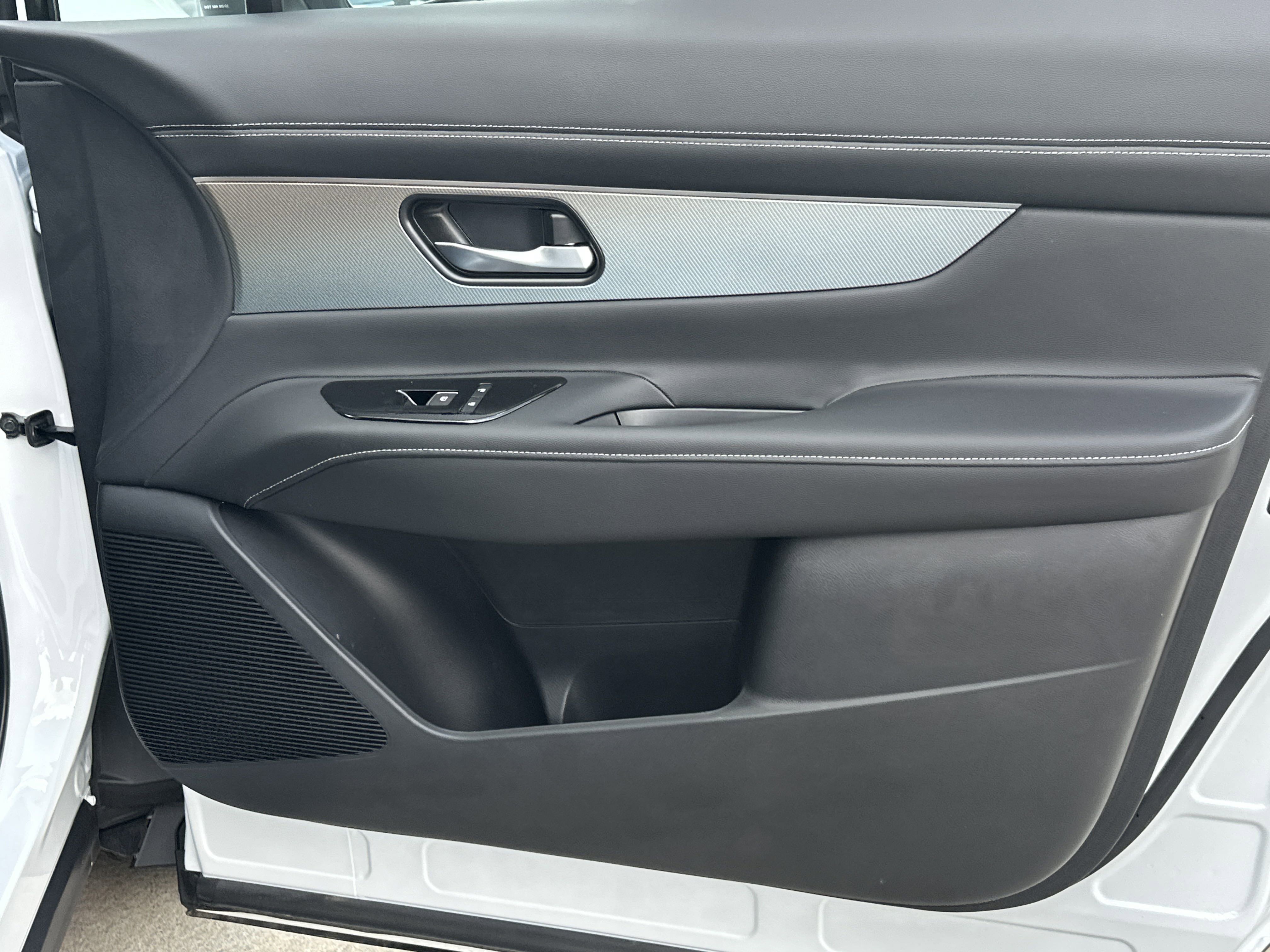 2025 Nissan Murano SL photo 9
