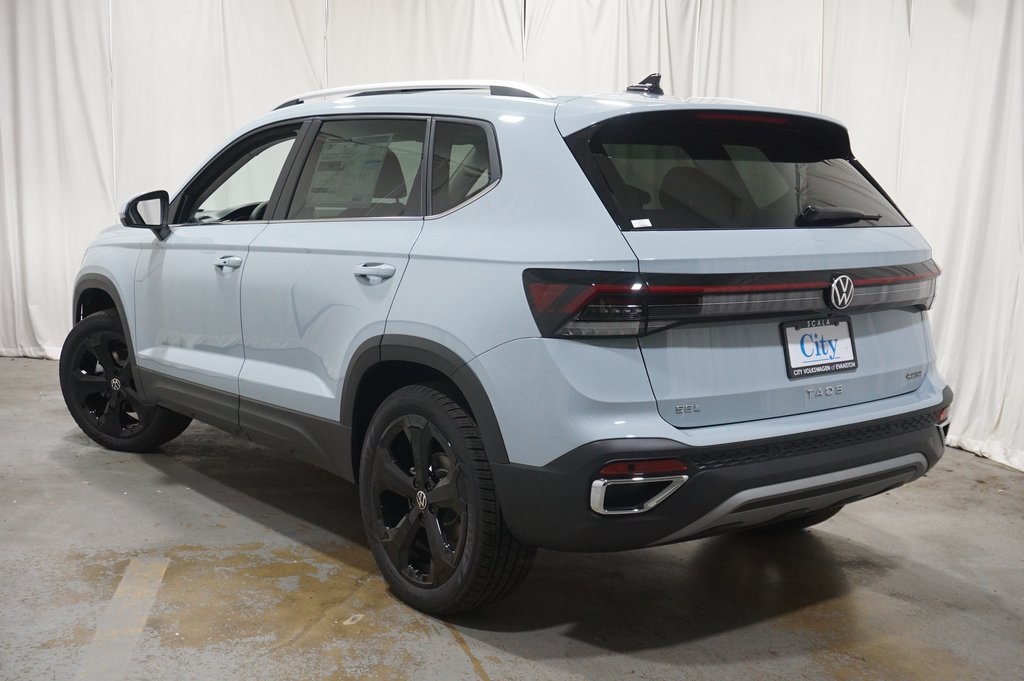 2025 Volkswagen Taos SEL photo 6
