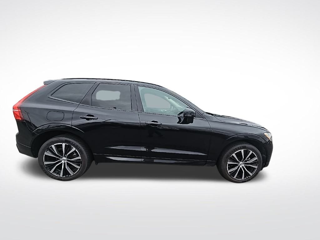 2024 Volvo XC60 B5 Plus photo 4