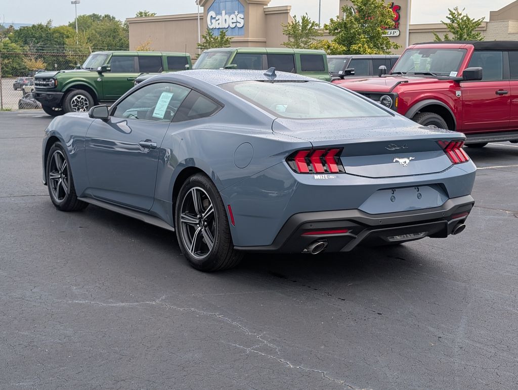 2025 Ford Mustang EcoBoost photo 4
