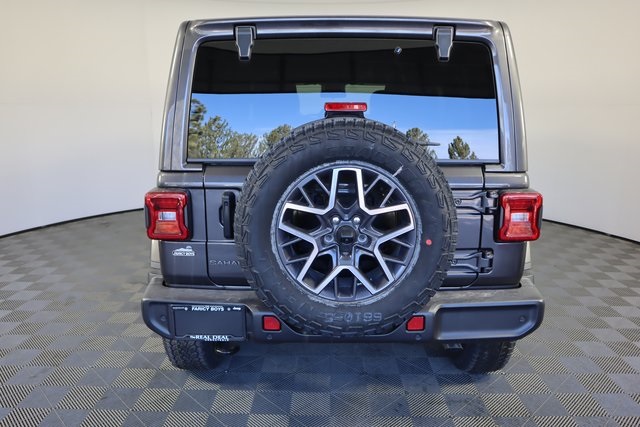 2025 Jeep Wrangler Sahara photo 5