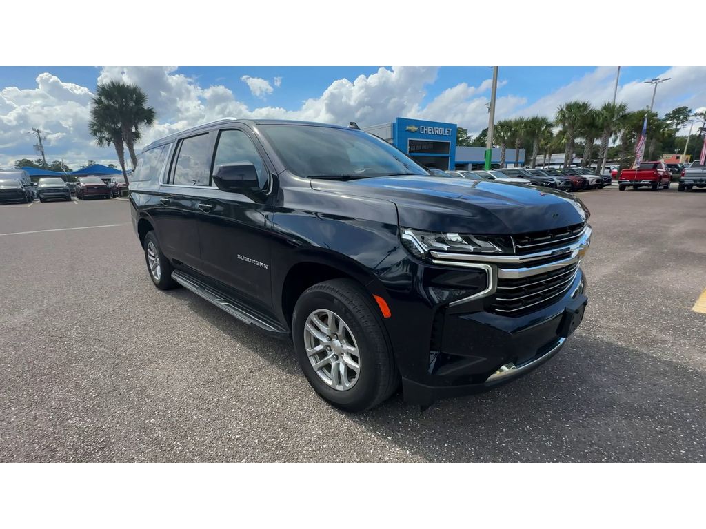 2023 Chevrolet Suburban LT photo 8