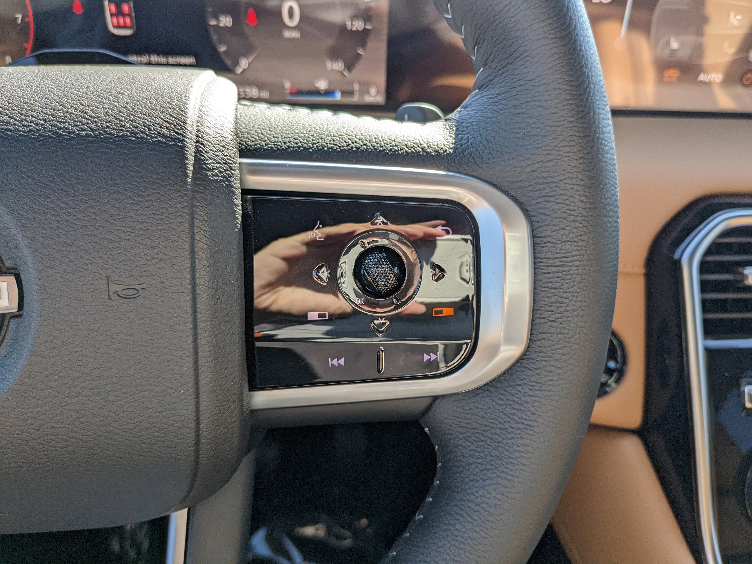2025 Nissan Armada SL photo 16