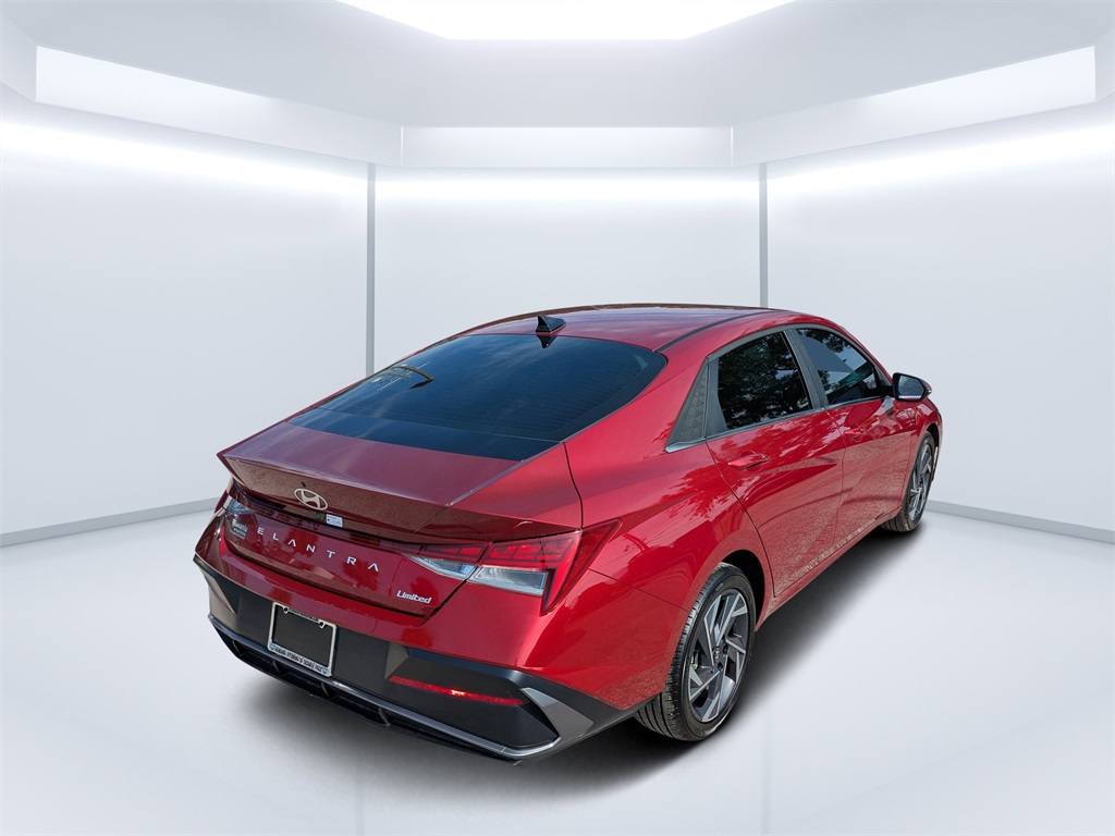 2025 Hyundai Elantra Limited photo 3