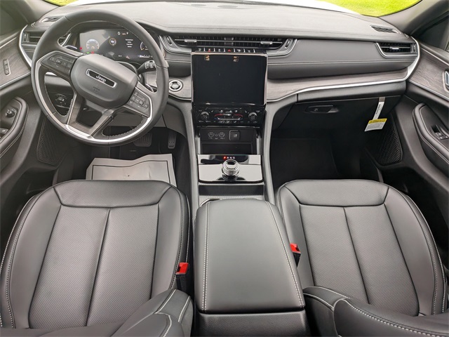 2025 Jeep Grand Cherokee Limited photo 14