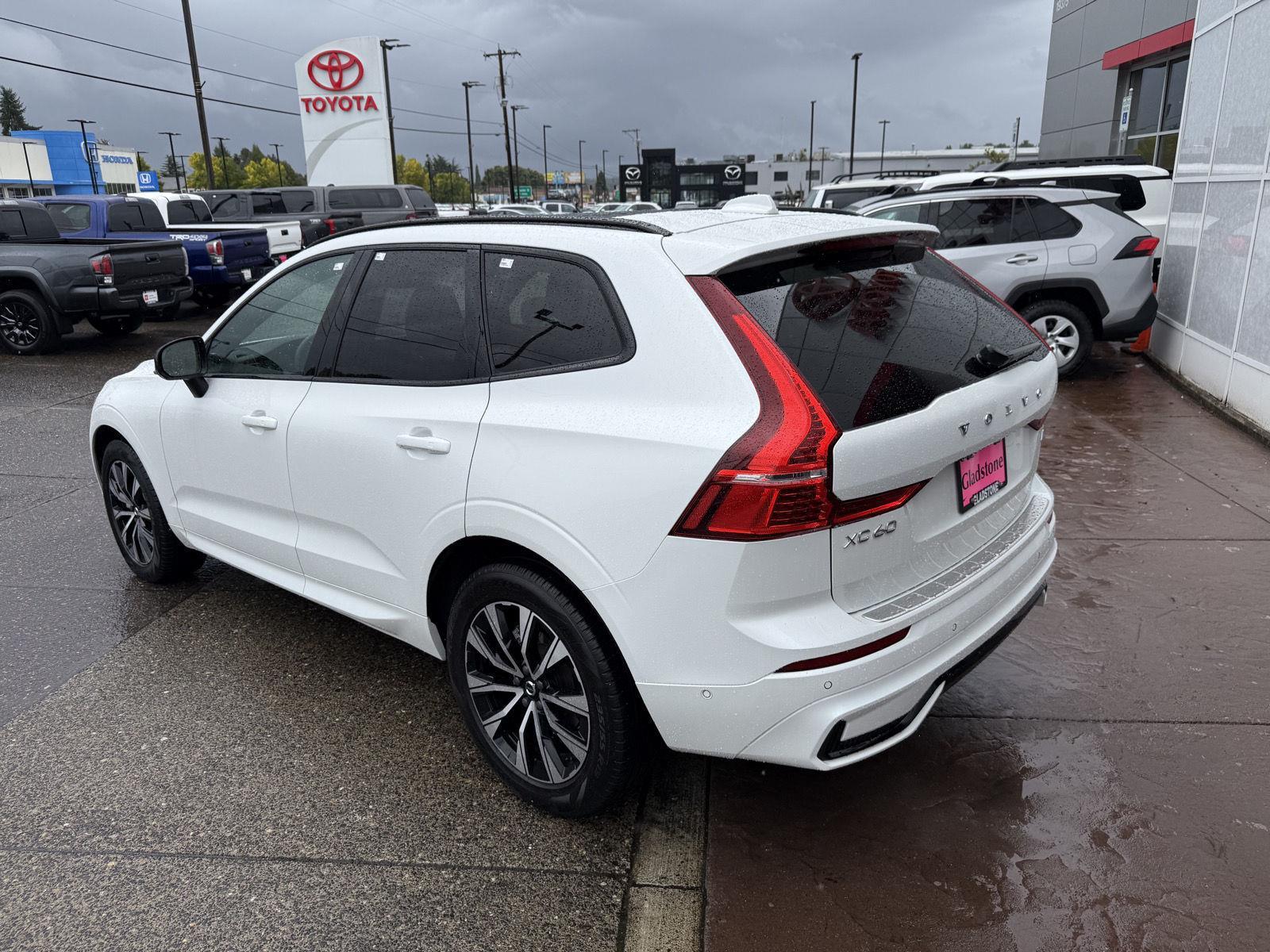 2023 Volvo XC60 Plus photo 3