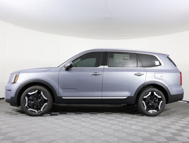 2025 Kia Telluride S photo 3