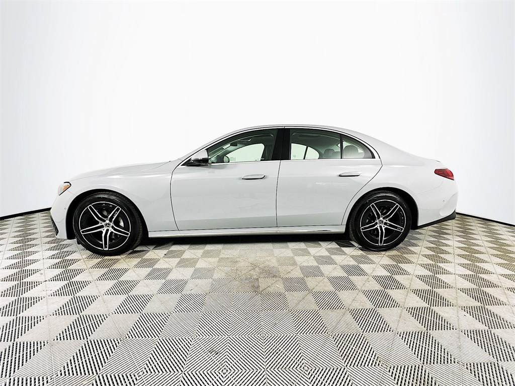 2025 Mercedes Benz E 350 photo 4