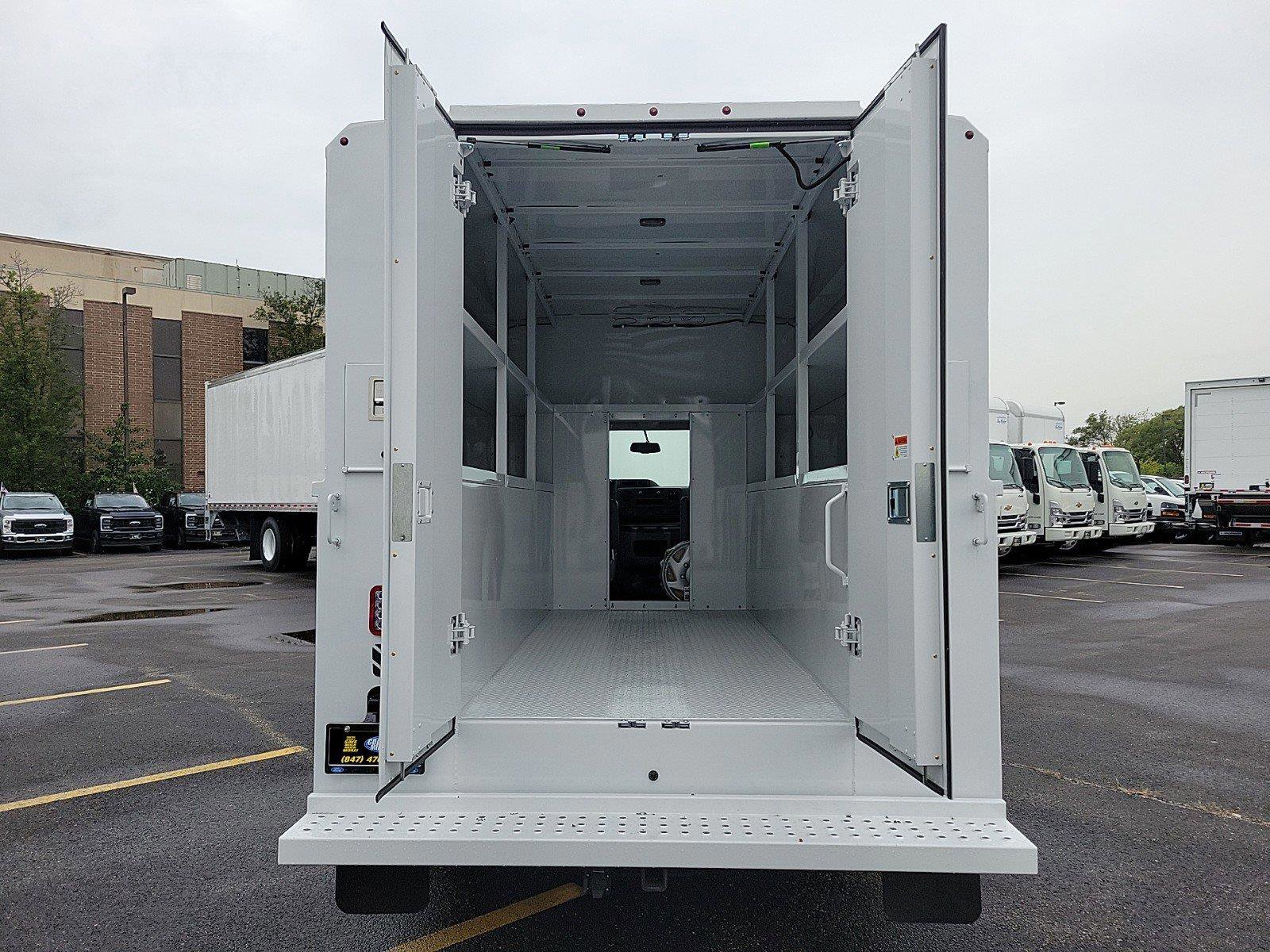 2025 FORD E-350 - Image 17