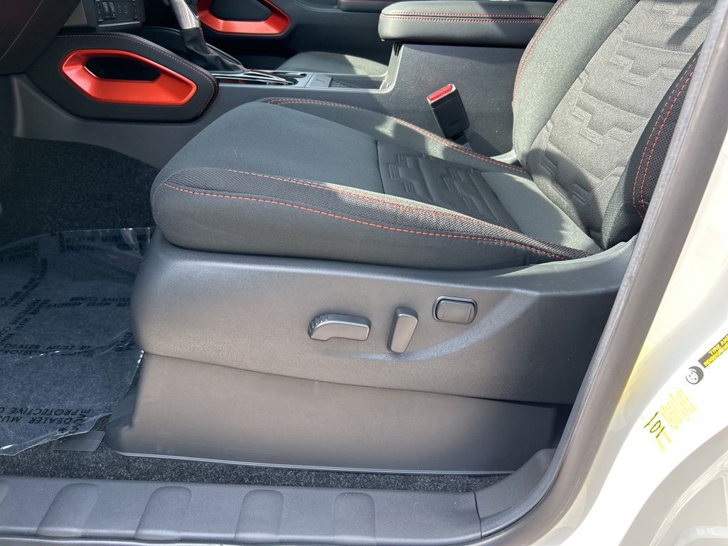 2025 Nissan Frontier PRO-4X photo 10