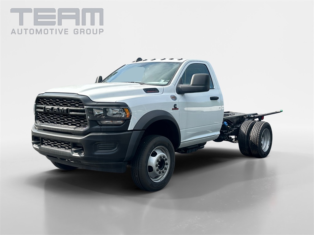 2024 Ram 5500 Tradesman photo 3