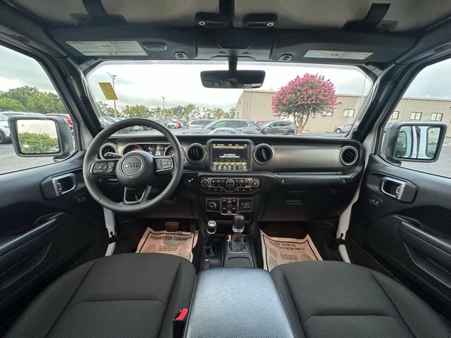 2023 Jeep Gladiator Willys photo 2