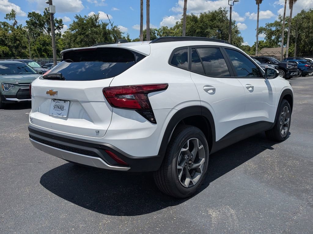 2025 Chevrolet Trax LT photo 4