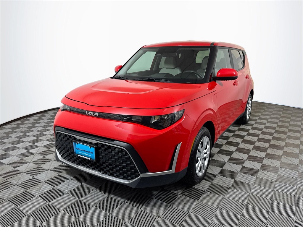 2023 Kia Soul LX's photo