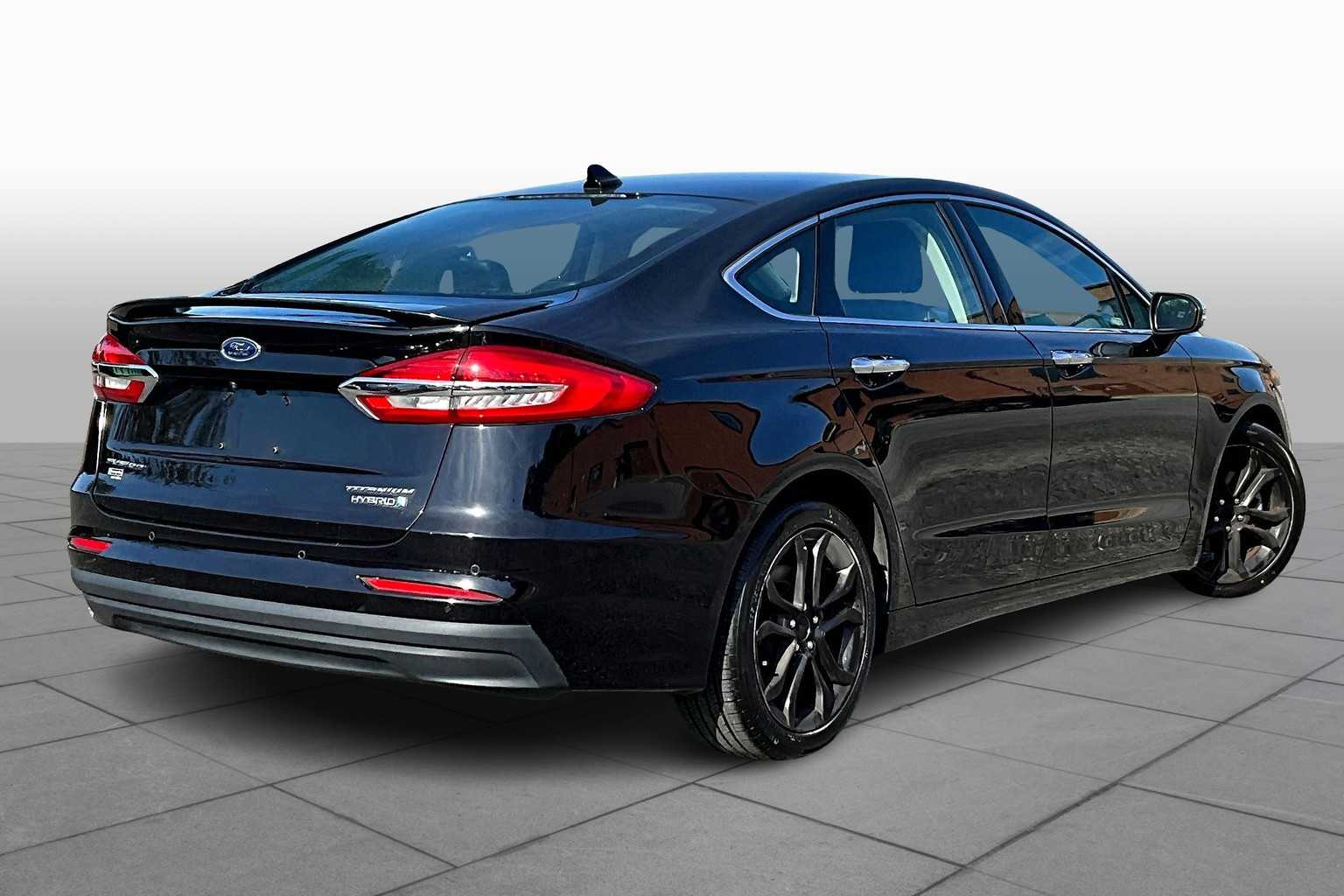 2019 Ford Fusion Hybrid Titanium photo 11