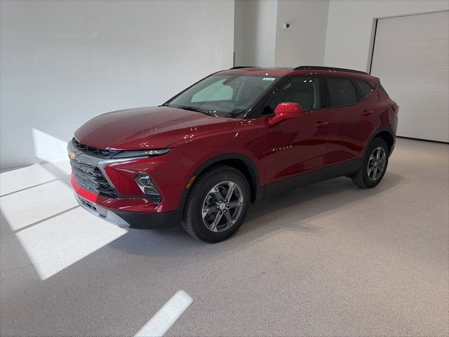 2025 Chevrolet Blazer 2LT photo 2