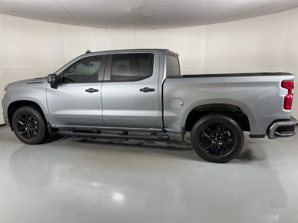 2025 Chevrolet Silverado 1500 Custom photo 5