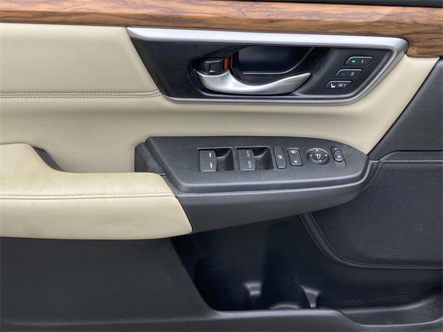 2022 Honda CR-V Hybrid Touring photo 12