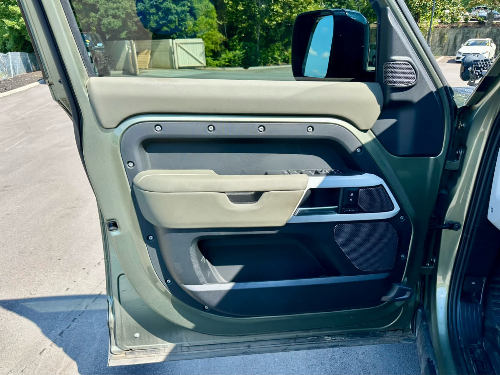 2024 Land Rover Defender S photo 7