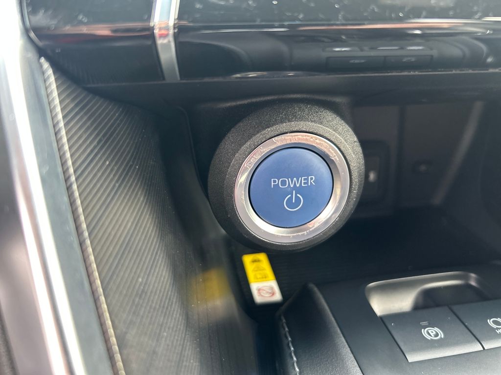 2022 Toyota Venza XLE photo 28