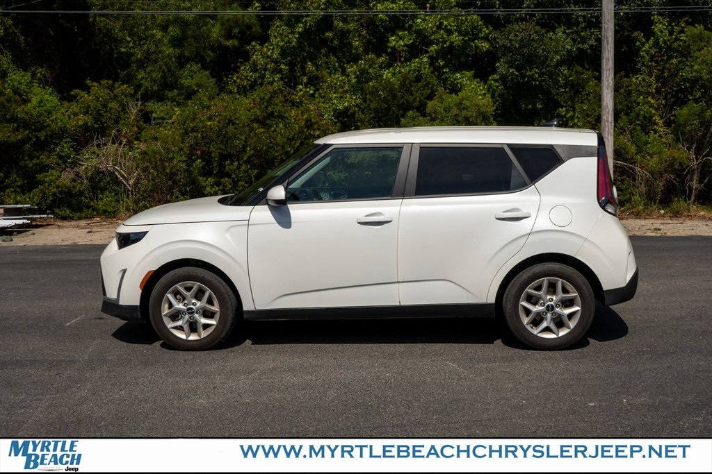 2024 Kia Soul LX photo 2