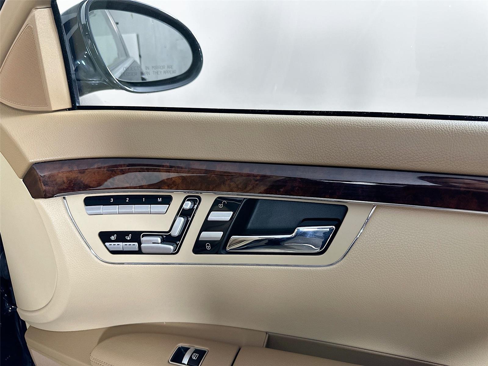 2009 Mercedes Benz S 4MATIC photo 32