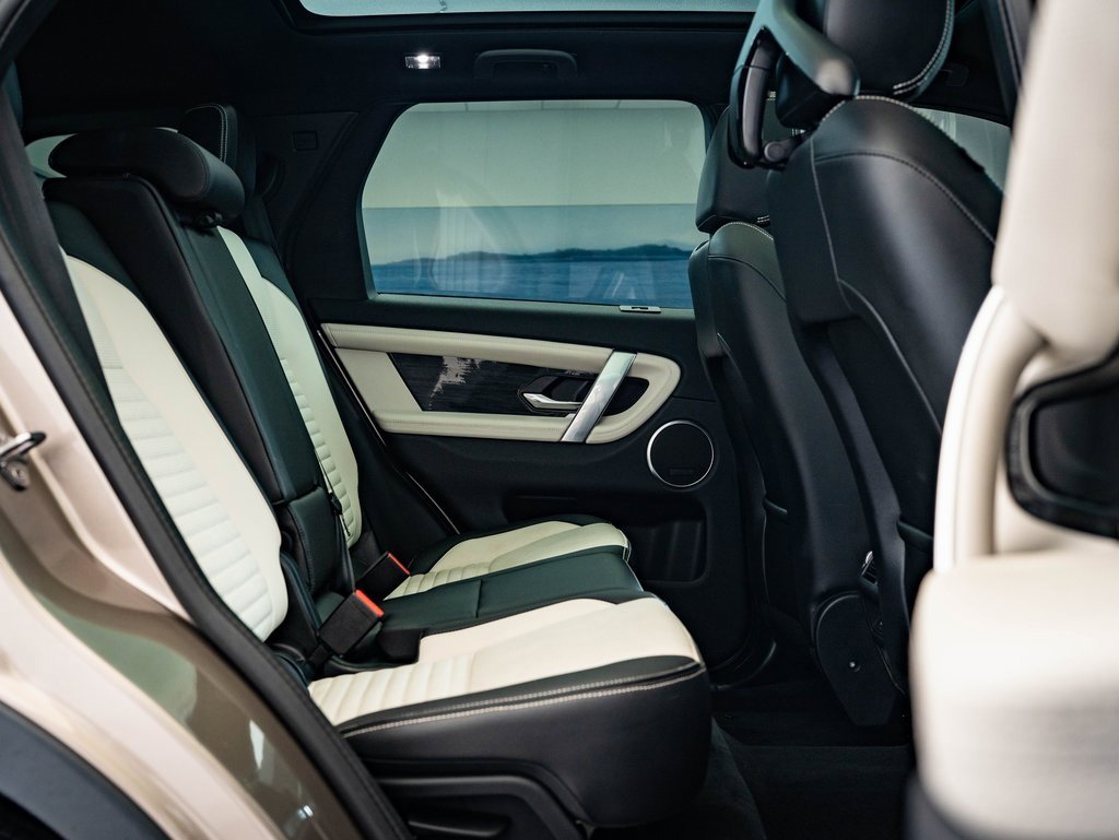 2023 Land Rover Discovery Sport S R-Dynamic photo 33