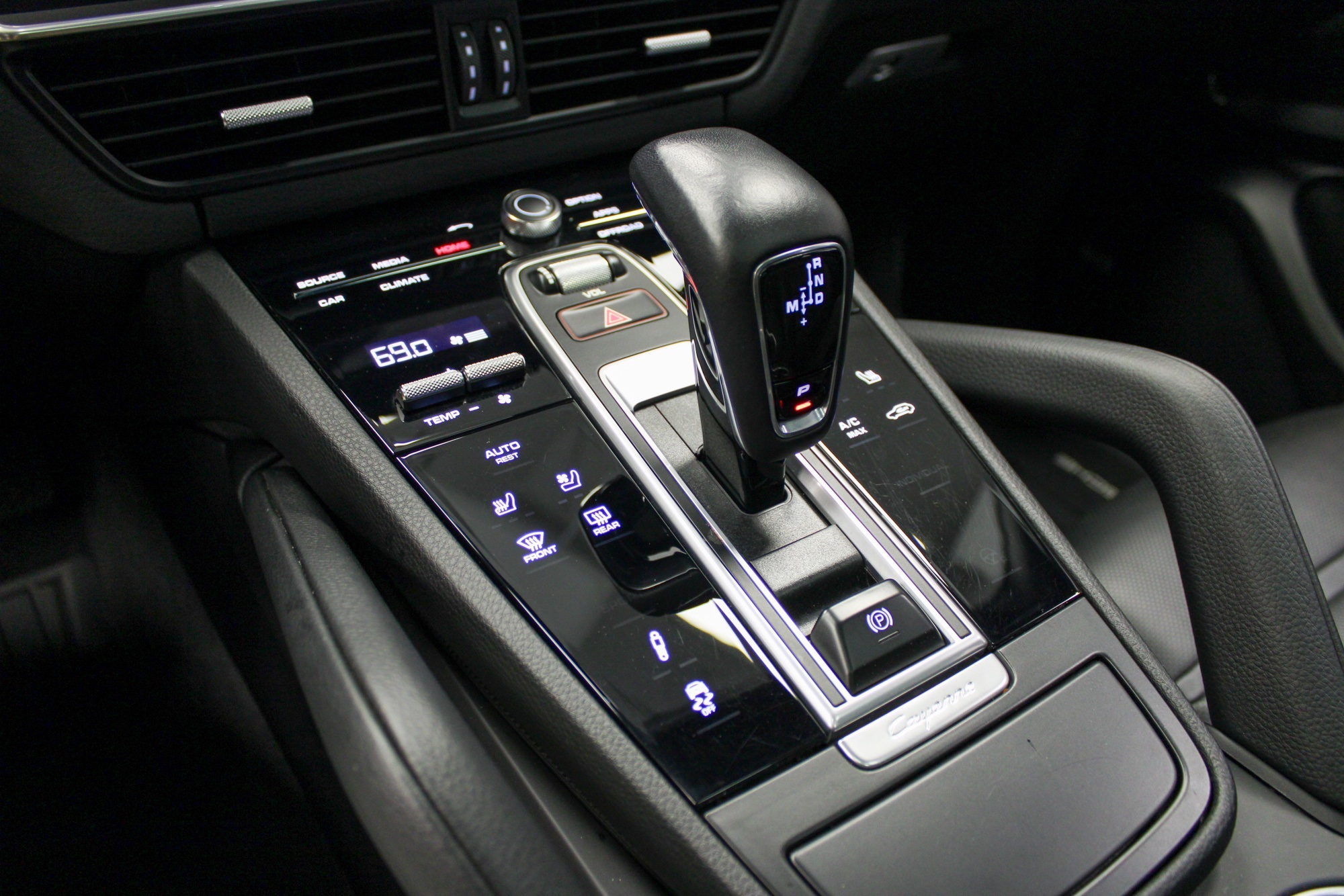 2022 Porsche Cayenne Coupe photo 21