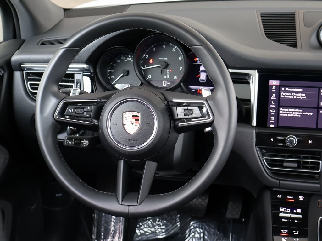 2025 Porsche Macan T photo 17