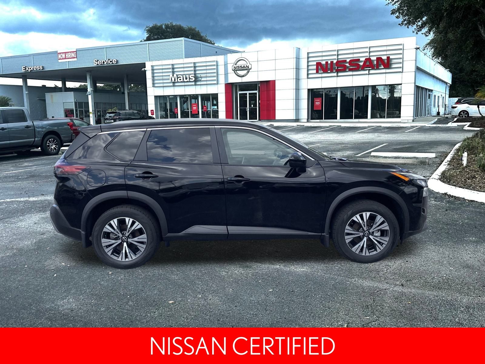 2022 Nissan Rogue SV photo 2