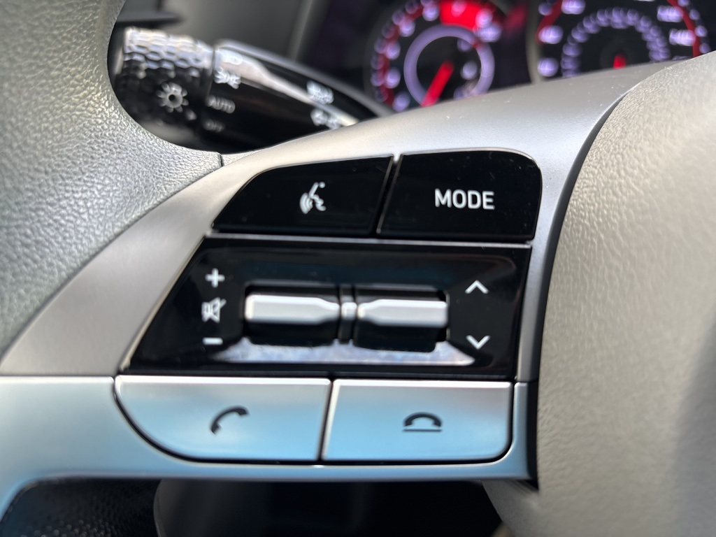 2022 Hyundai Elantra SEL photo 13