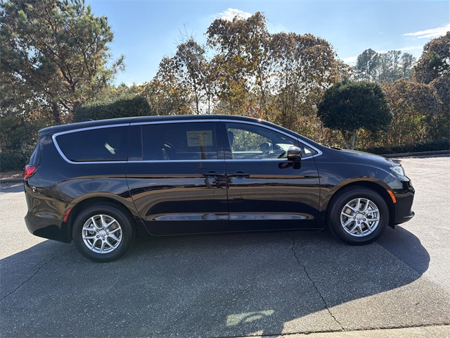 2026 Chrysler Pacifica photo 3