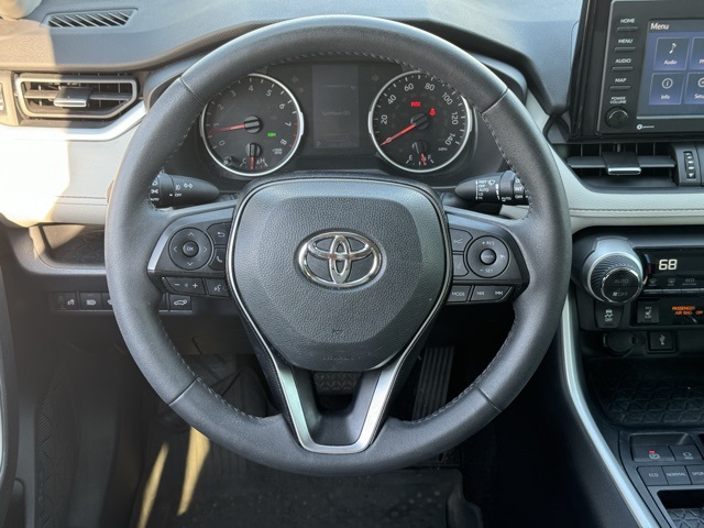 2020 Toyota RAV4 XLE Premium photo 28