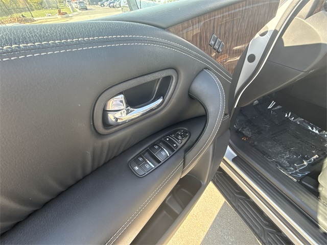 2019 Nissan Armada SL photo 12