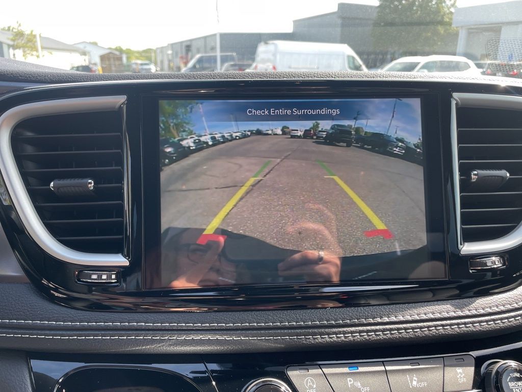 2025 Chrysler Pacifica photo 23