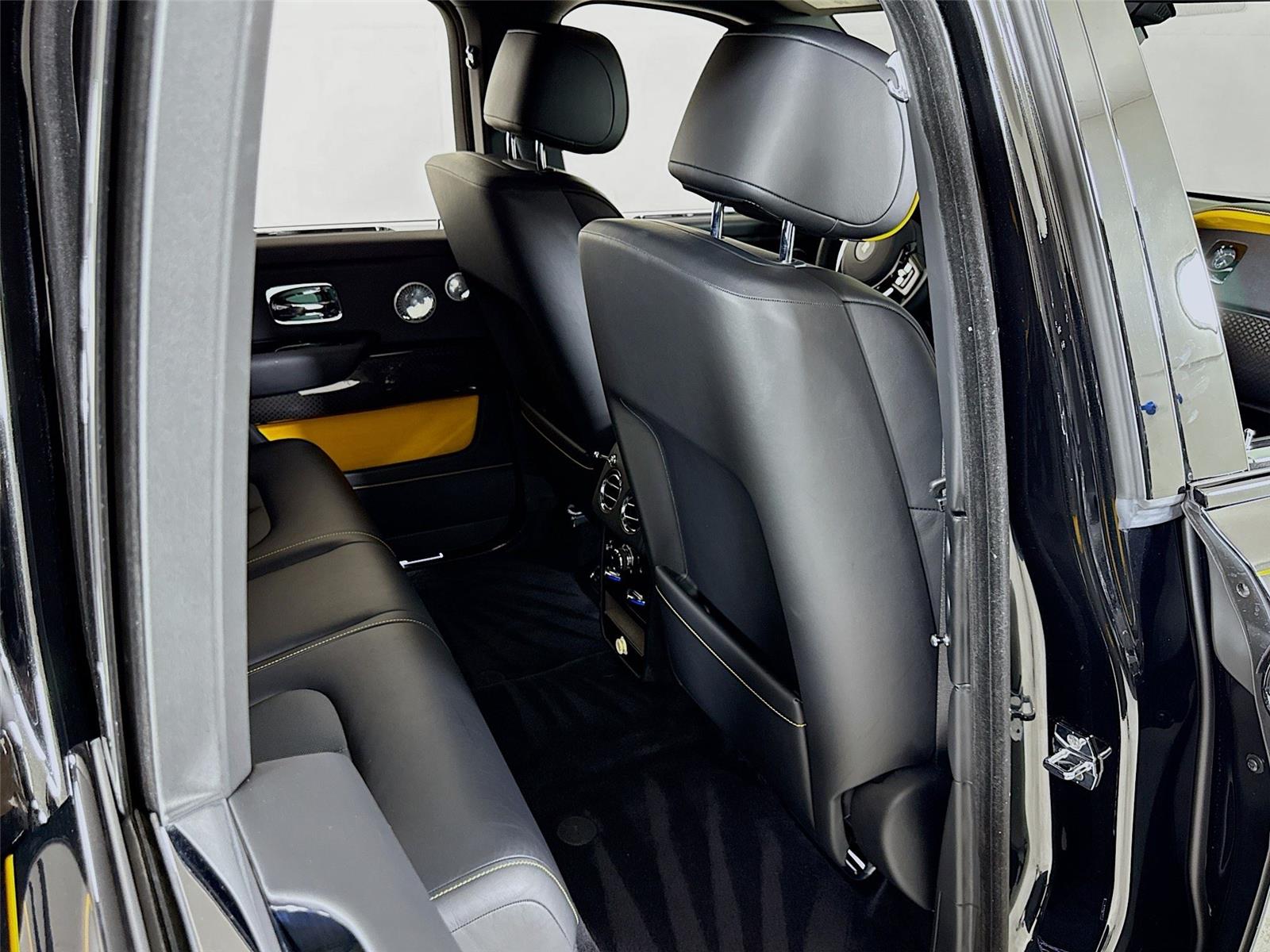 2023 Rolls Royce Cullinan Black Badge photo 30