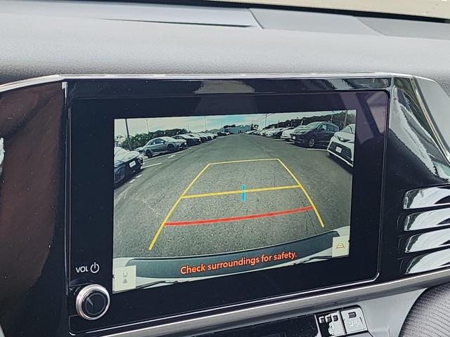 2025 Toyota Camry SE photo 13