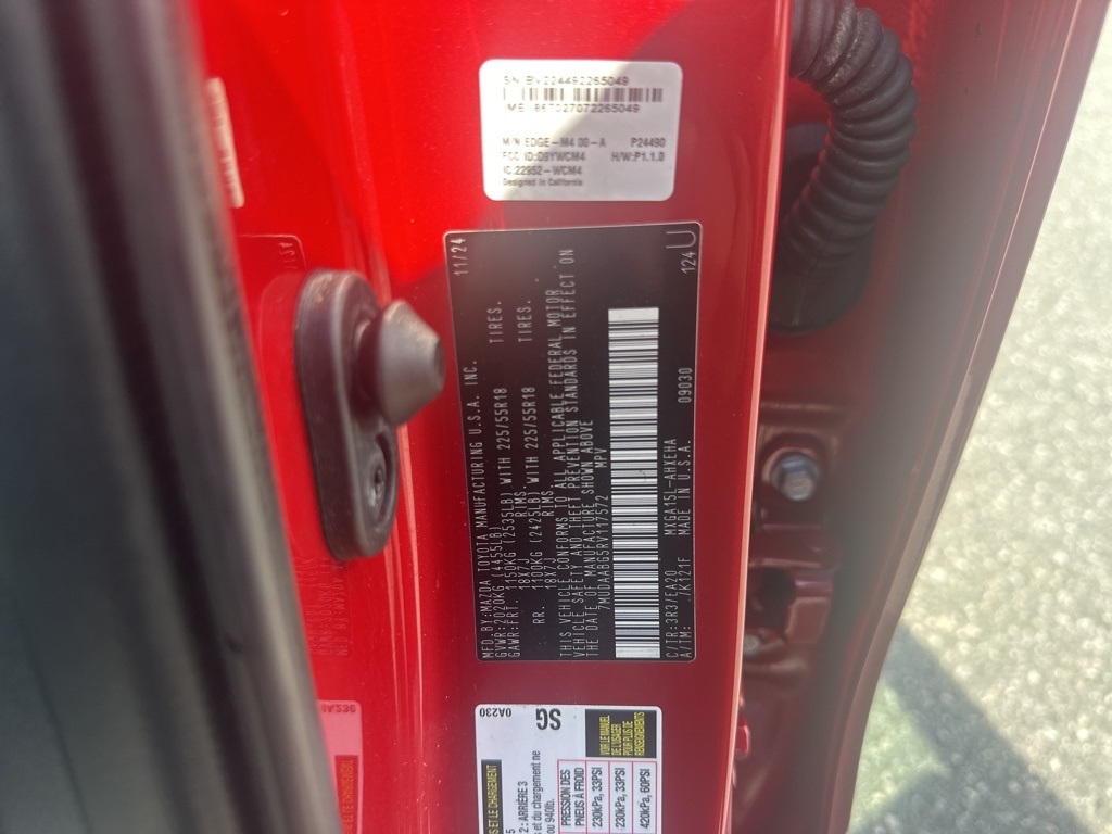 2024 Toyota Corolla Cross XLE photo 30