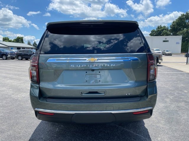 2023 Chevrolet Suburban LT photo 4