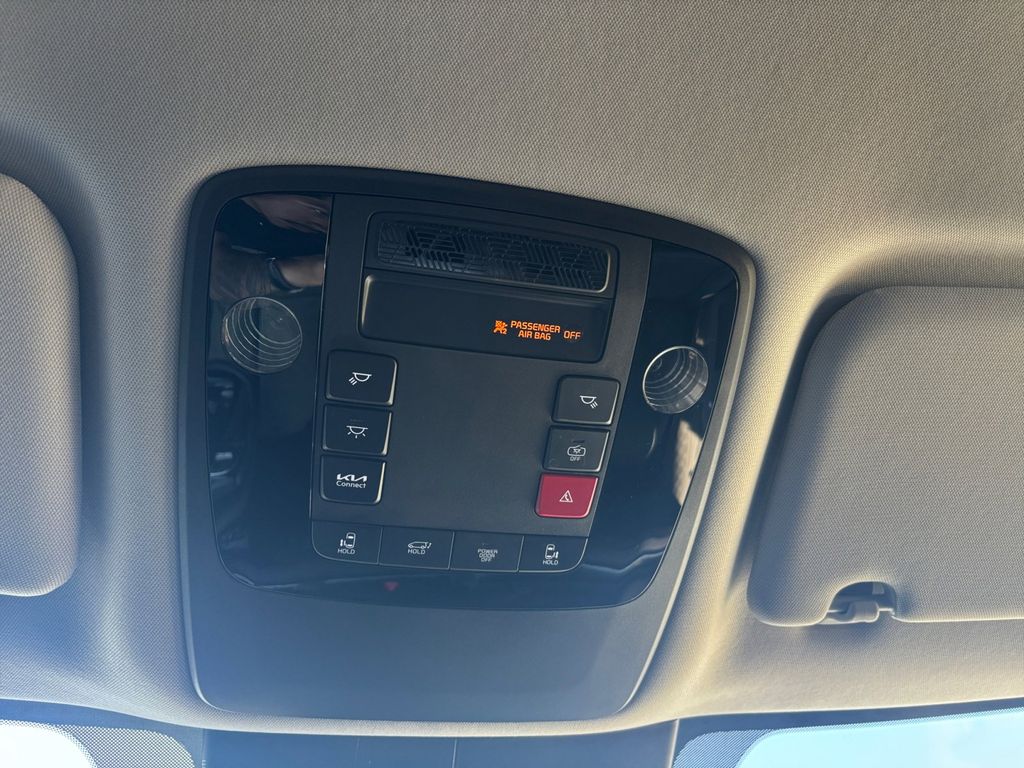 2025 Kia Carnival EX photo 21