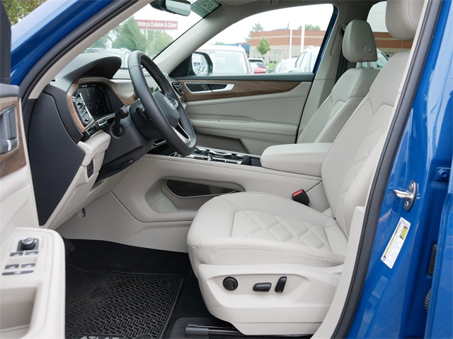 2025 Volkswagen Atlas SE Technology photo 13