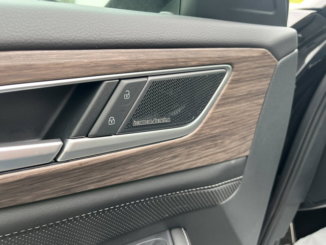 2025 Volkswagen Atlas SEL Premium R-Line photo 15
