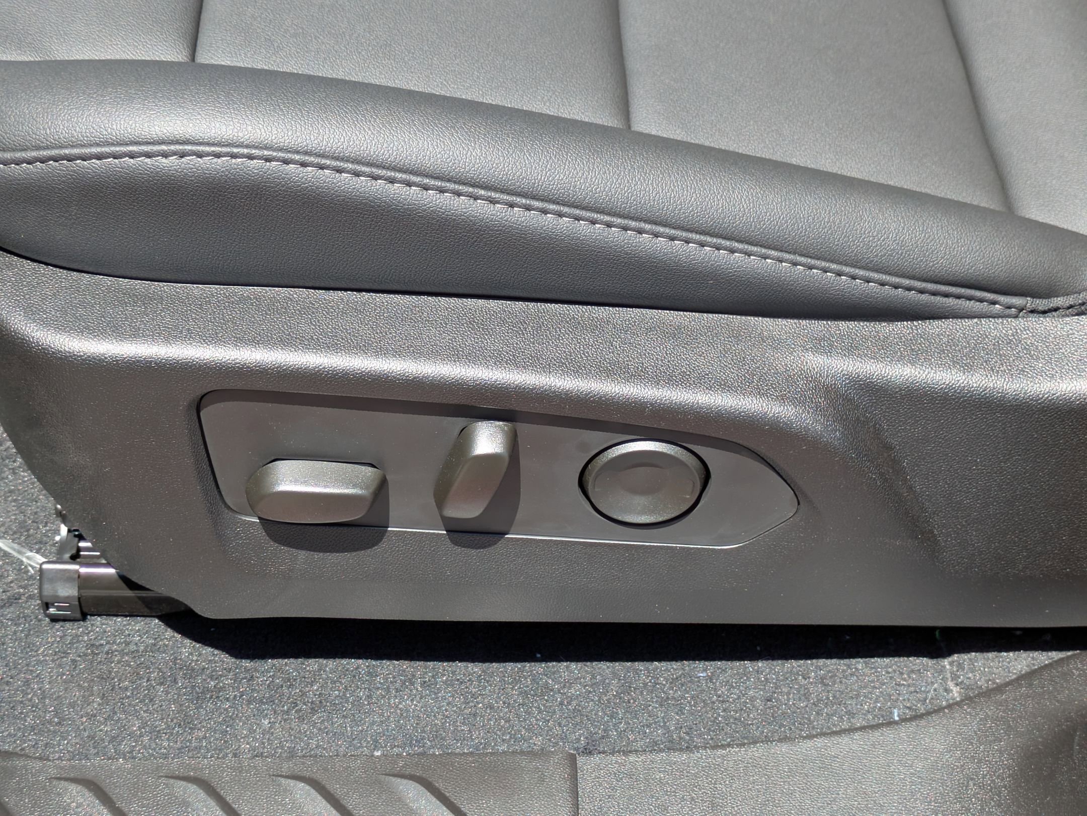 2025 Chevrolet Colorado Work Truck LT photo 12